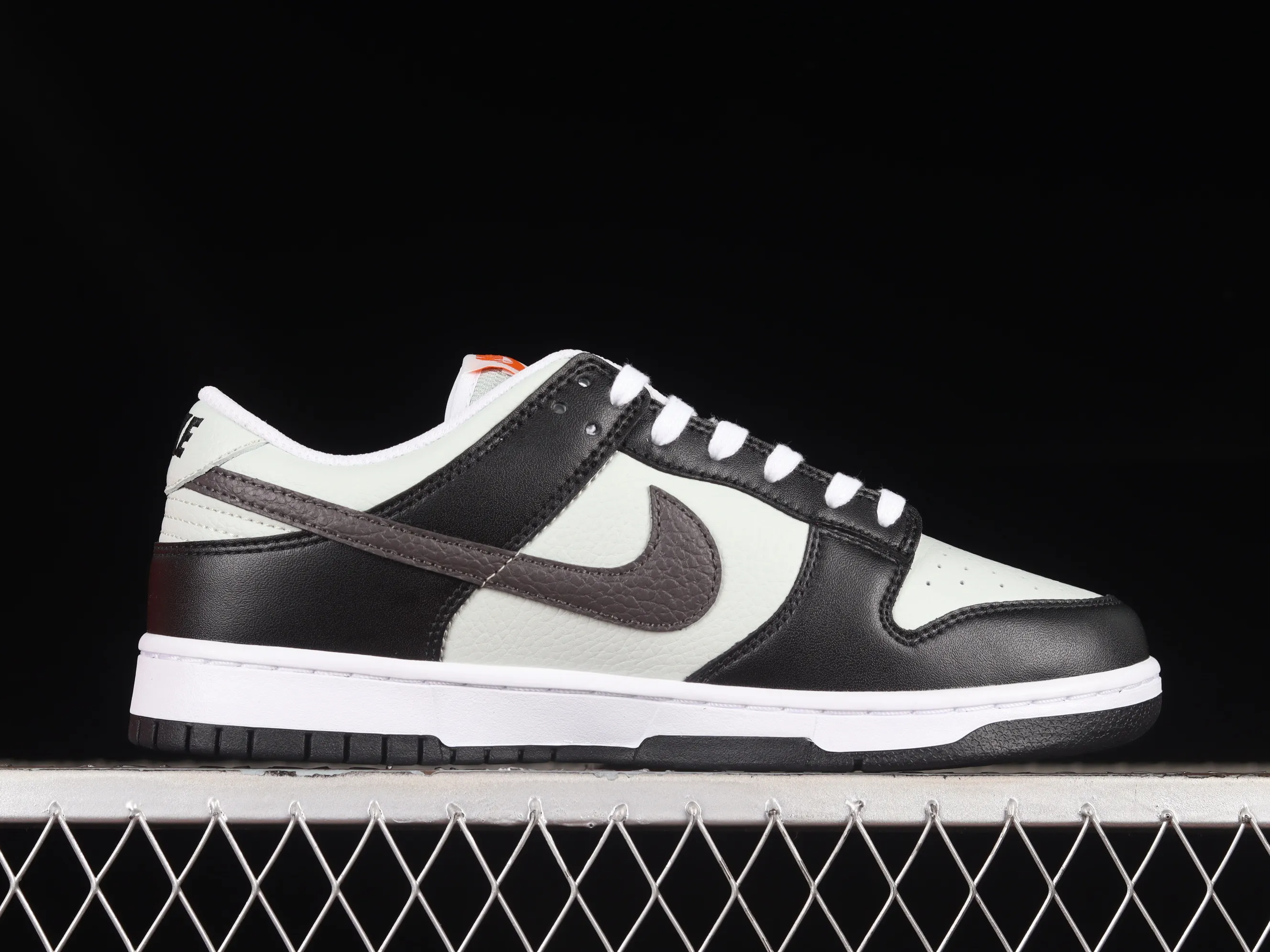 All categories Nk SB Dunk series Nk SB Dunk Low low-top sneakers Nk Dunk Low "Mini Orange Swoosh" SB low-top sports and leisure sneakers FN7808-001